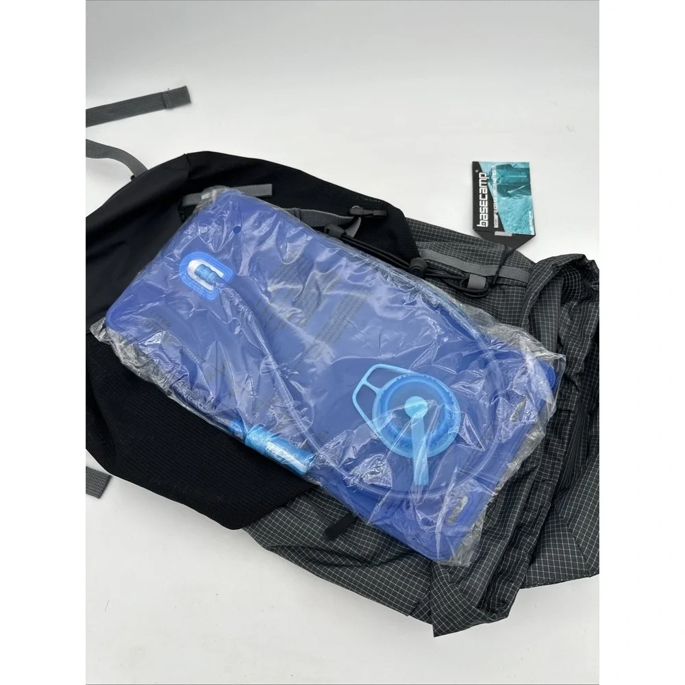 Glacier‎ Peak Black Nile Hydration Pack Backpack NWT
